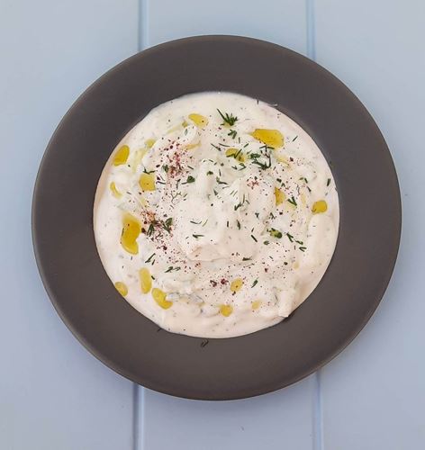 Vegan τζατζίκι σε πιάτο