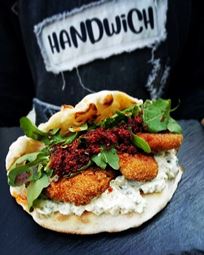 Sandwich Με Σνιτσελ Σόγιας, Σως Ταρταρ, Λιαστη Ντοματα