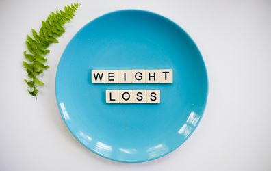 Plate with "Weight Loss" note on it