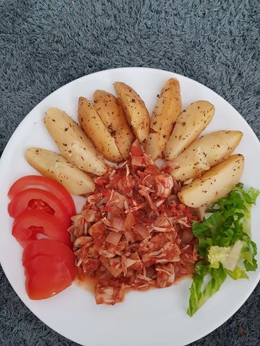 Jackfruit κρασάτο BBQ με πατάτες λεμονάτες