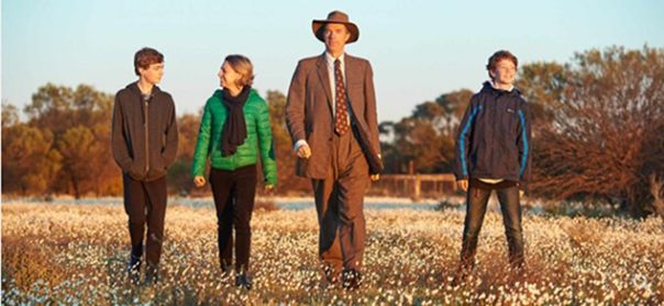 O Chris Darwin με την οικογένειά του.