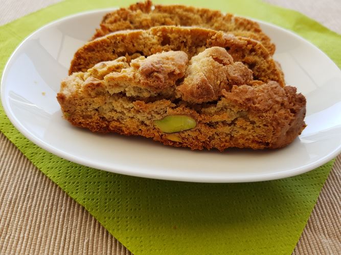 Biscotti (μπισκότα) με χυμό πορτοκάλι και φιστίκια Αιγίνης