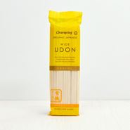 Vegan πλατιά udon noodles.